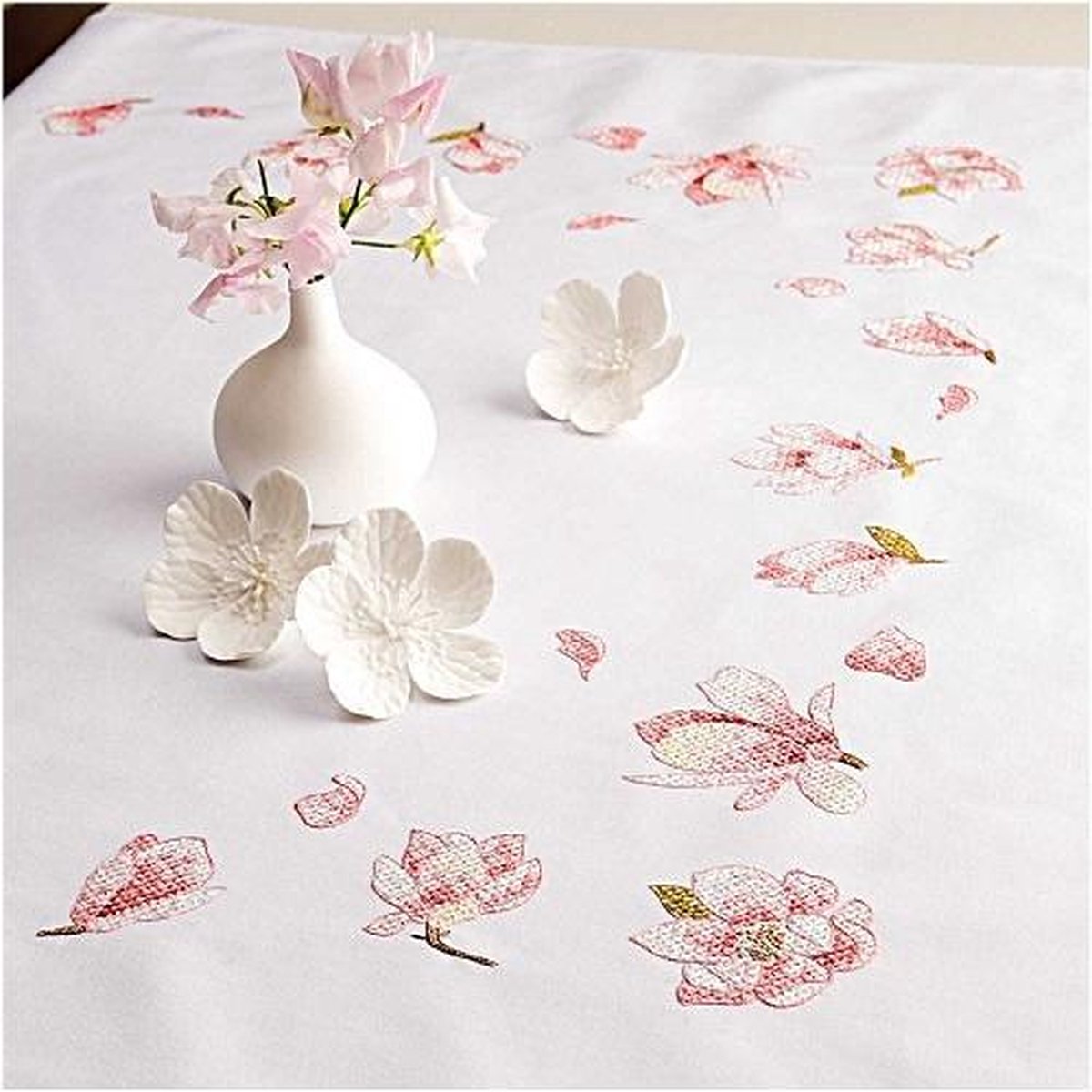 Voorbedrukt tafelkleed magnolia van Rico 67396.54.21 om te borduren 95x95cm  | bol.com
