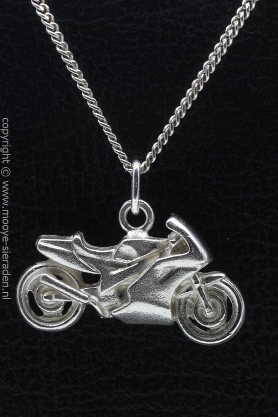 Pendentif chaîne plate coureur japonais en argent