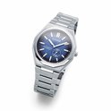 Zilverkleurig Citizen horloge met blauwe wijzerplaat met textuur en stalen band.