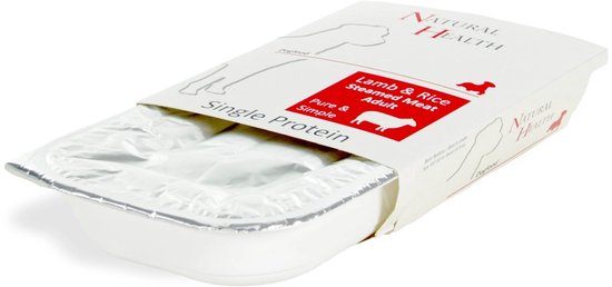 Doosje Natural Health hondenvoer met "Lamb & Rice Steamed Meat Adult" op de wikkel.