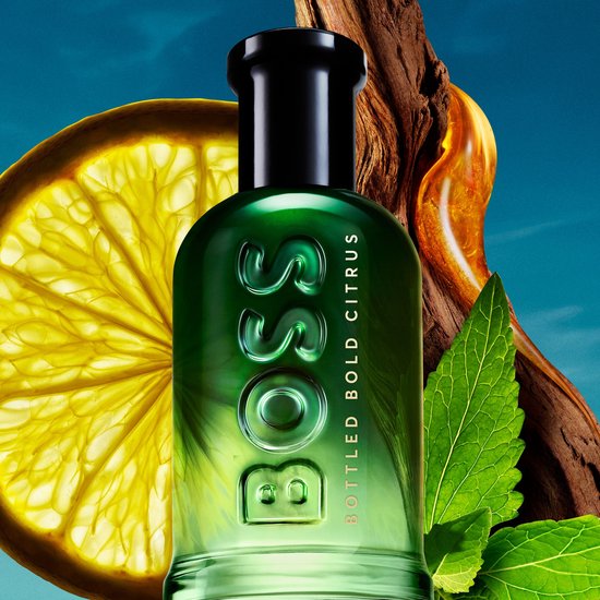 BOSS BOTTLED BOLD CITRUS Eau de Parfum fles met citroenschijf, munt en houtdetails.
