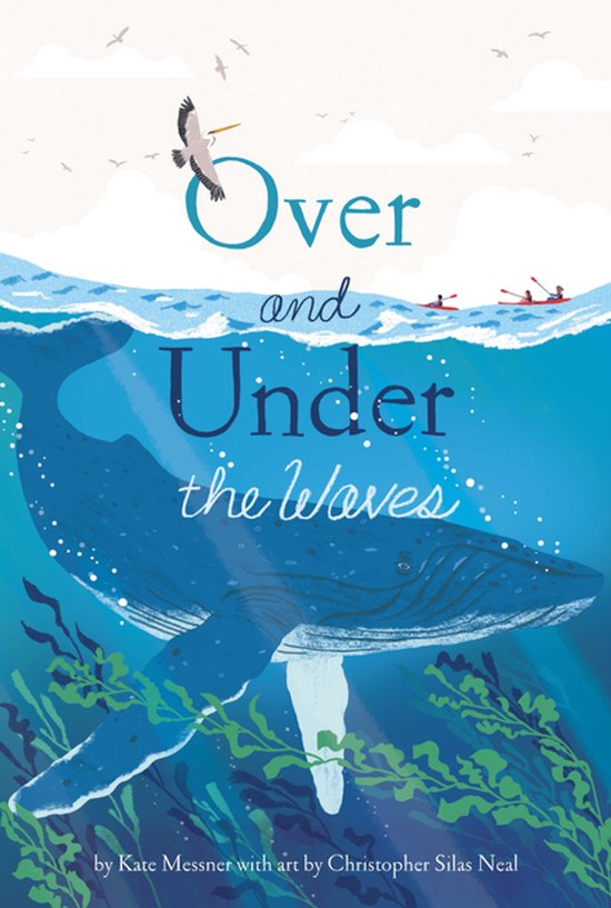 Boekomslag 'Over and Under the Waves' met een blauwe walvis onder water, zeewier en kajakkers op het oceaanoppervlak.
