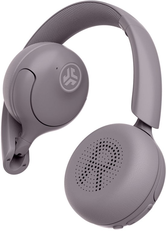 Lichtgrijze draadloze on-ear koptelefoon, gedraaid om het logo op de oorschelp en de perforaties te tonen.