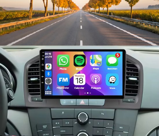 Autoradio met touchscreen weergave van apps zoals Whatsapp, Spotify, Kaarten, Telefoon, Muziek, Kalender en Podcasts. Tijd is 20:15.