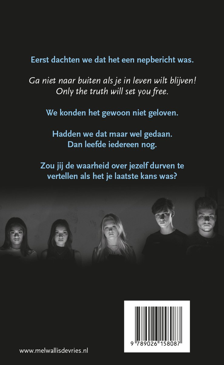 Boekcover 'Kansloos' met tekst 'Eerst dachten we dat het een nepbericht was...', met vijf jongeren en een barcode.