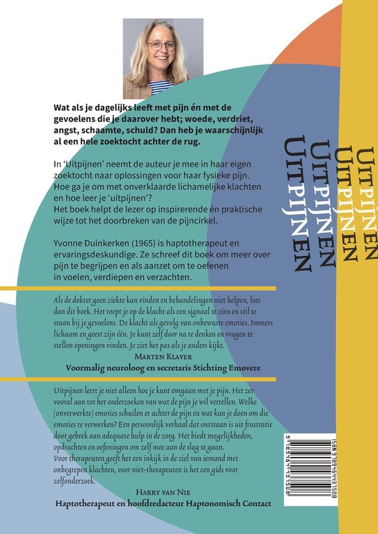 Boek "Uitpijnen" met een portret van Yvonne Duinkerken op de voorkant. Gids voor mensen met langdurige (onverklaarde) pijn.