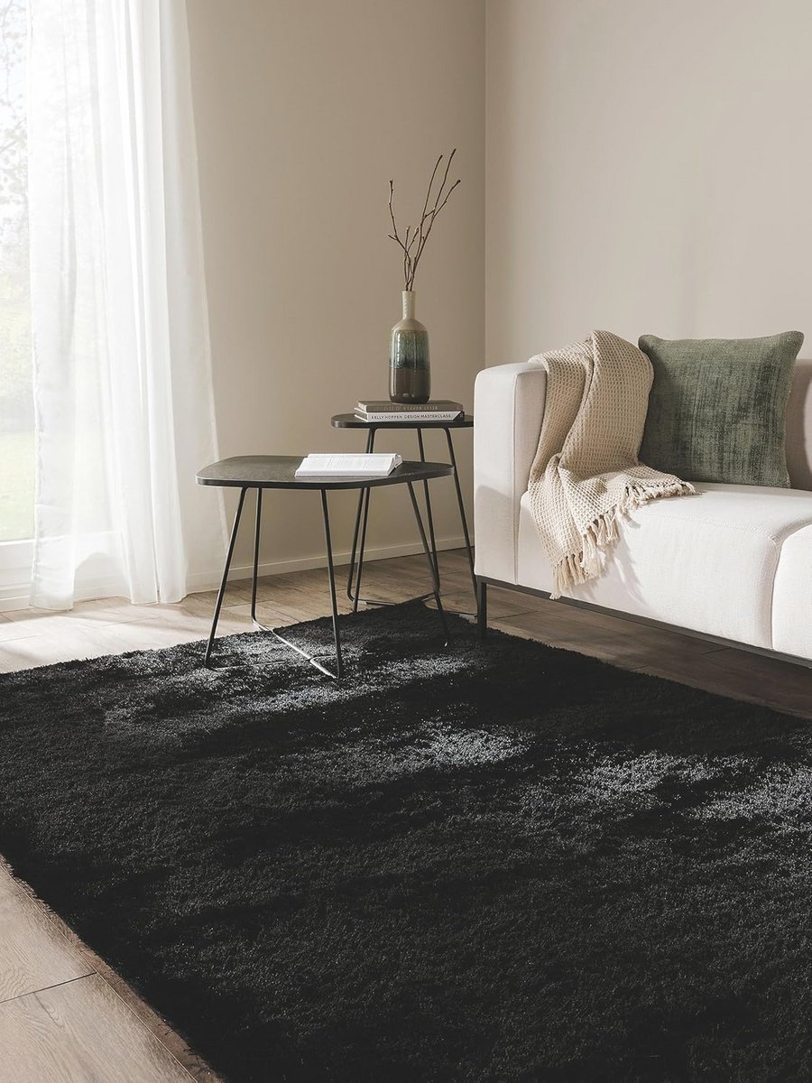 Zwart Hoogpolig Tapijt 160 x 230 cm - Zacht en Onderhoudsvriendelijk voor Woon- en Slaapkamer