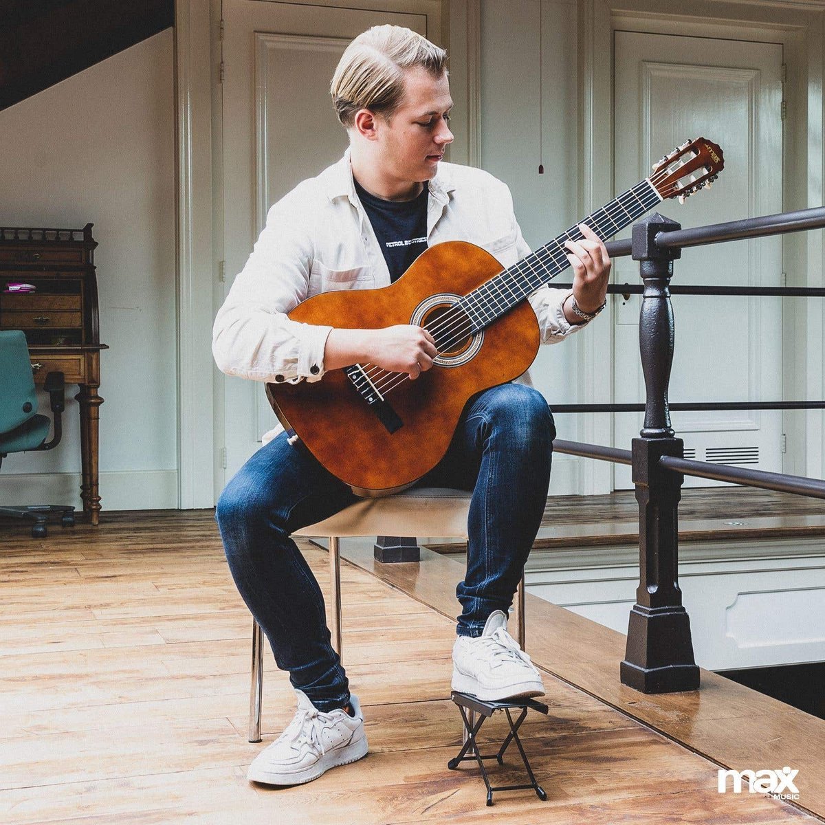 Klassieke Akoestische Gitaar 4/4 - Met Nylon Snaren - MAX SoloArt - Beginnersset met Accessoires - Bruin thumbnail 3