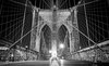 Fotobehang - Vlies Behang - Brooklyn Bridge in New York zwart-wit - 312 x 219 cm