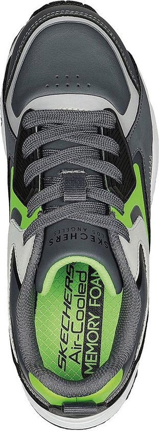Bovenaanzicht van een grijze sneaker, limegroene binnenzool met 'Skechers Air-Cooled Memory Foam'.