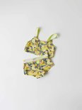 Gele bikini met tropische print van ananassen, bladeren en vogels. Gekleurde schouderbandjes met glitters.