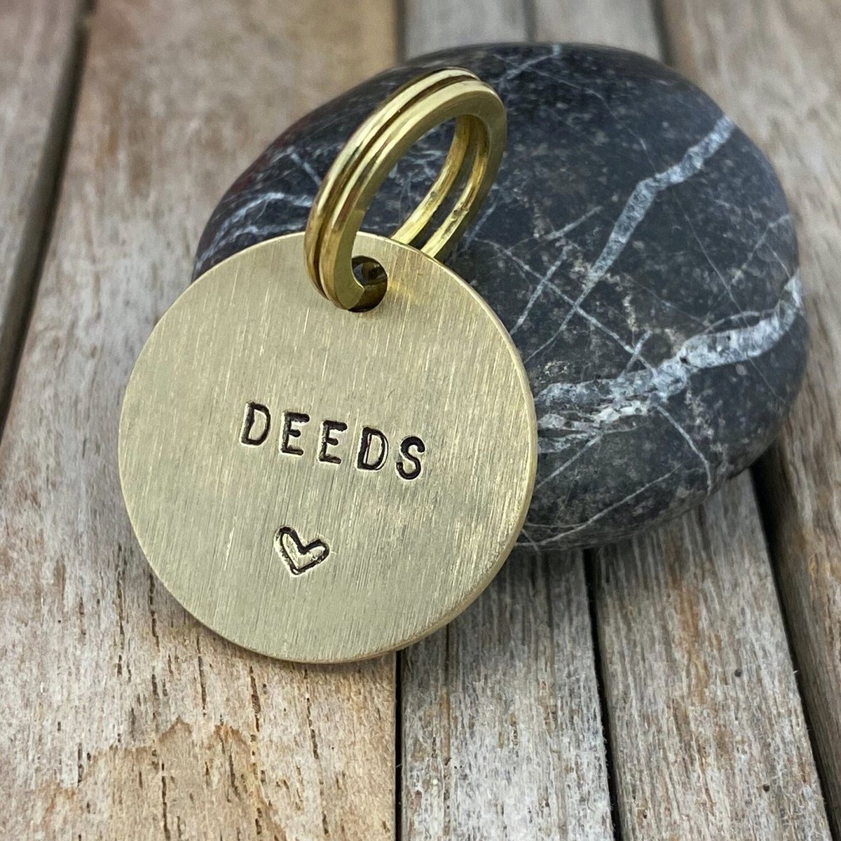 Hondenpenning inclusief graveren, Messing Goud, Robuust en duurzaam Diameter 25, 2 mm dik, Inclusief naam en telefoonnummer graveren, Hand Gestempelde penning hond of kat, Dierenpenning