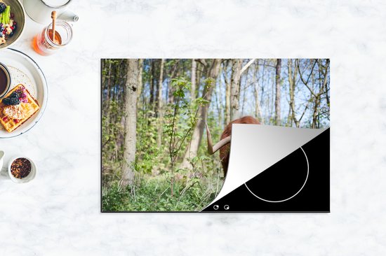 KitchenYeah® Inductie beschermer 78x52 cm - Schotse Hooglander - Bos - Schotse Koe - Kookplaataccessoires - Afdekplaat voor kookplaat - Inductiebeschermer - Inductiemat - Inductieplaat mat