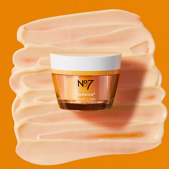 No7 Radiance+ Vitamin C Daily Brightening Moisturiser bol