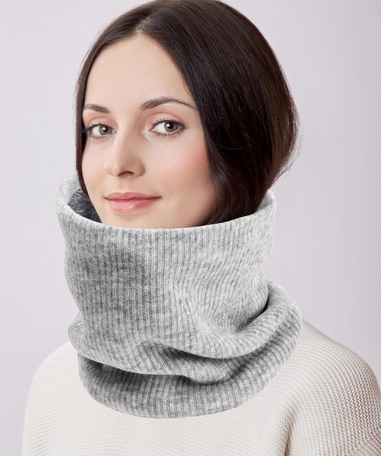 TAGVO 3-in-1 gebreide sjaal met capuchon muts van imitatiebont pompom muts met sjaal en oorkleppen fleece voering warme winter bivakmuts voor vrouwen, Grijs, One size
