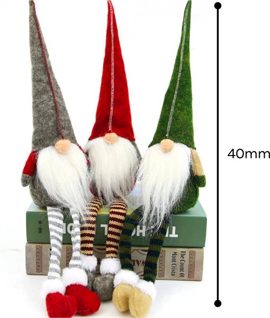 Trois nains de Noël avec des bonnets pointus gris, rouges et verts, des barbes blanches et des jambes rayées.