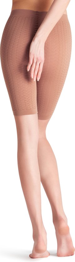 Achterkant van een bruine panty met een diamantvormig patroon, tot halverwege het bovenbeen.