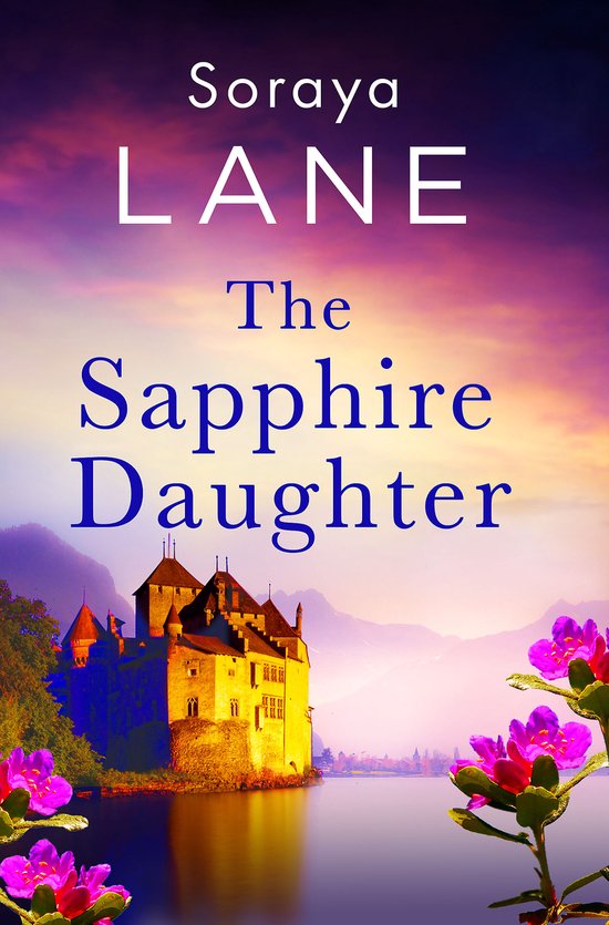 Boekcover 'The Sapphire Daughter' door Soraya Lane, met een kasteel aan een meer bij zonsondergang.