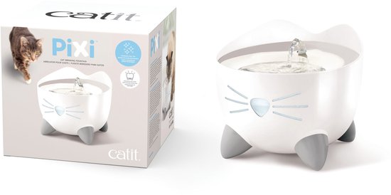 Witte kattenfontein met grijze pootjes, gezichtje, en verpakking met kattenillustraties.