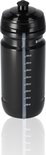 Zwarte, BPA-vrije sportbidon van 600 ml met maatverdeling.