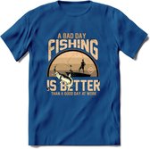 A Bad Day Fishing - Vissen T-Shirt | Beige | Grappig Verjaardag Vis Hobby Cadeau Shirt | Dames - Heren - Unisex | Tshirt Hengelsport Kleding Kado - Donker Blauw - L