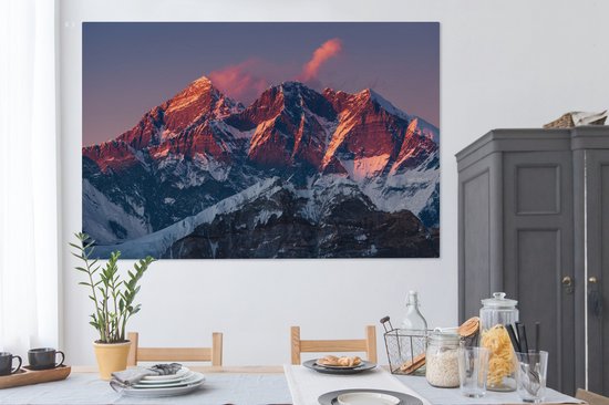 Canvas Schilderij Een afbeelding van een zonsondergang bij de bergen Mount Everest en Nuptse in Nepal - 180x120 cm - Wanddecoratie XXL - OneMillionCanvasses