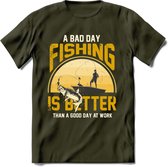 A Bad Day Fishing - Vissen T-Shirt | Geel | Grappig Verjaardag Vis Hobby Cadeau Shirt | Dames - Heren - Unisex | Tshirt Hengelsport Kleding Kado - Leger Groen - XL