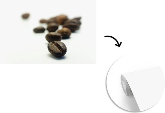 Papier peint vinyle - Photo en profondeur d'une rangée de grains de café sur fond blanc largeur 450 cm x hauteur 300 cm - Tirage photo sur papier peint (disponible en 7 tailles)