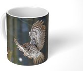 Mok - Vliegende bosuil in een bos - 350 ML - Beker