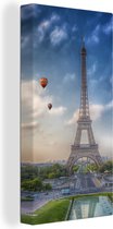 Canvas Schilderij De Eiffeltoren met op de achtergrond luchtballonnen die in de lucht varen boven Parijs - 40x80 cm - Wanddecoratie