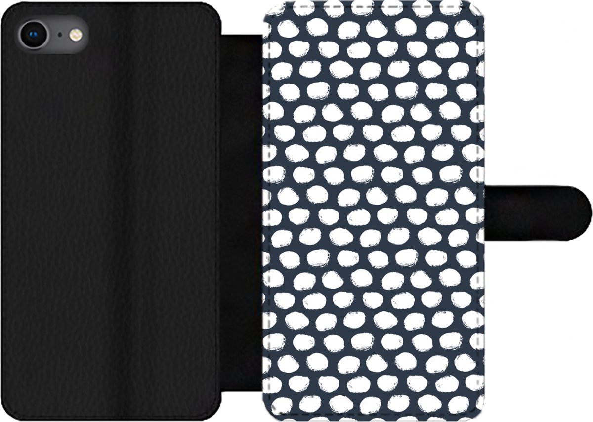 Telefoonhoesje Geschikt voor iPhone SE 2020 telefoonhoesje - Stip - Patroon - Wit - Met vakjes - Wallet case met magneetsluiting