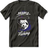 Cool People Do Fishing - Vissen T-Shirt | Donker Blauw | Grappig Verjaardag Vis Hobby Cadeau Shirt | Dames - Heren - Unisex | Tshirt Hengelsport Kleding Kado - Donker Grijs - XL