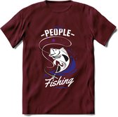 Cool People Do Fishing - Vissen T-Shirt | Donker Blauw | Grappig Verjaardag Vis Hobby Cadeau Shirt | Dames - Heren - Unisex | Tshirt Hengelsport Kleding Kado - Burgundy - S