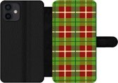 Bookcase Geschikt voor iPhone 12 Mini telefoonhoesje - Plaid - Groen - Rood - Patroon - Met vakjes - Wallet case met magneetsluiting