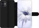 Bookcase Geschikt voor iPhone 12 Pro Max telefoonhoesje - Bloem - Abstract - Wit - Met vakjes - Wallet case met magneetsluiting
