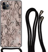 Hoesje met koord Geschikt voor iPhone 11 Pro Max - Dierenprint - Grijs - Zwart - Siliconen - Crossbody - Backcover met Koord - Telefoonhoesje met koord - Hoesje met touw