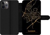 Bookcase Geschikt voor iPhone 11 Pro Max telefoonhoesje - Leiden - Kaart - Goud - Met vakjes - Wallet case met magneetsluiting