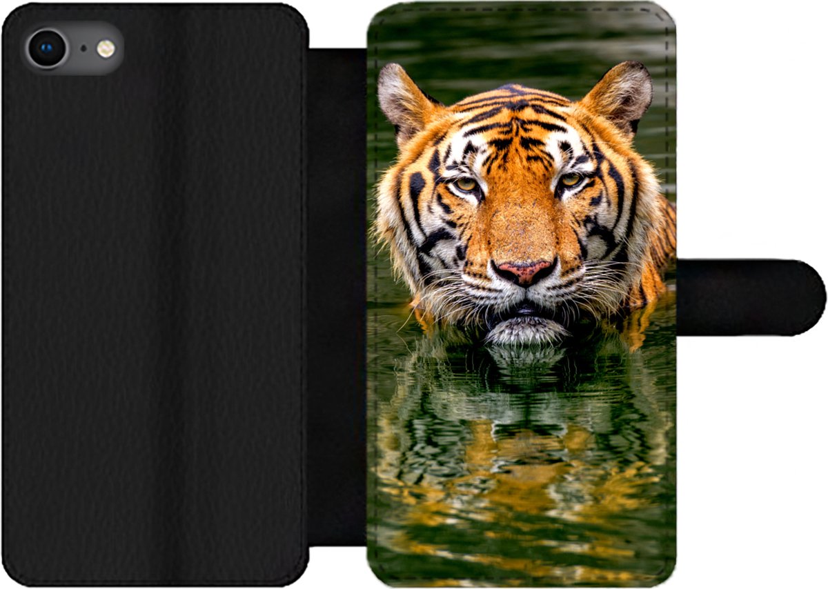 Telefoonhoesje Geschikt voor iPhone 8 telefoonhoesje - Tijger - Water - Reflectie - Met vakjes - Wallet case met magneetsluiting