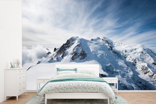 Papier peint photo vinyle - Snowy Mont Blanc avec beau ciel largeur 600 cm x hauteur 400 cm - Tirage photo sur papier peint (disponible en 7 tailles)