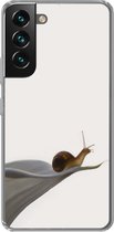 Geschikt voor Samsung Galaxy S22 Plus hoesje - Slak - Lelie - Grijs - Siliconen Telefoonhoesje