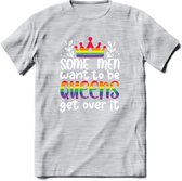 Some Men Are Queens | Pride T-Shirt | Grappig LHBTIQ+ / LGBTQ / Gay / Homo / Lesbi Cadeau Shirt | Dames - Heren - Unisex | Tshirt Kleding Kado | - Licht Grijs - Gemaleerd - 3XL