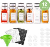 12 Glazen Kruidenpotjes vierkant met Deksel - Kruidenstrooier - Complete set met Strooideksels, Voorbedrukte Stickers en Trechter - Inhoud 120 ml - 10,5 x 4,3 cm