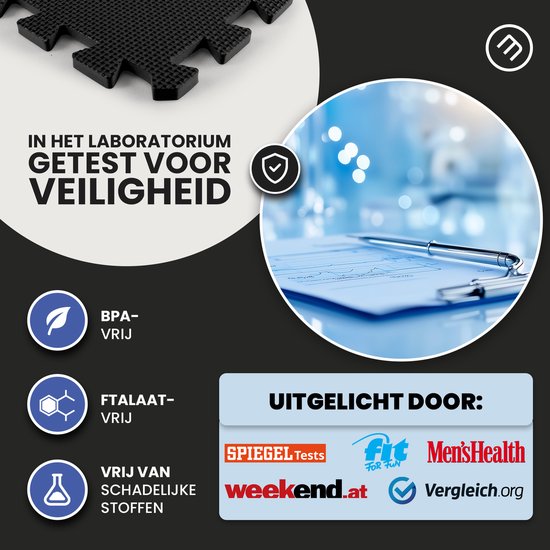 Close-up van zwarte insteekmat, met tekst 'In het laboratorium getest voor veiligheid' en logo's van Spiegel, Fit for Fun, Men's Health en Vergleich.org.