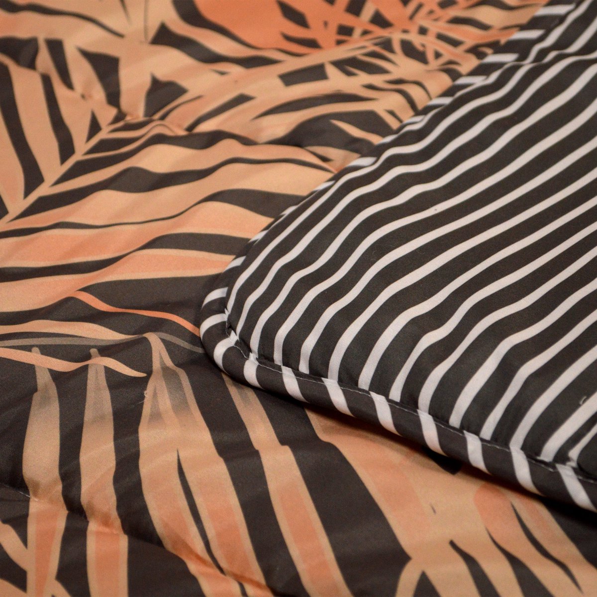 Zydante Dekbed Zonder Overtrek 200x200 cm - Hoesloos Dekbed - Easy Dekbed - Orange Leafs - Standaard