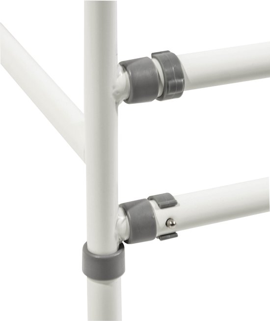Detail van de witte buizen en grijze verbindingsstukken van een toiletframe.