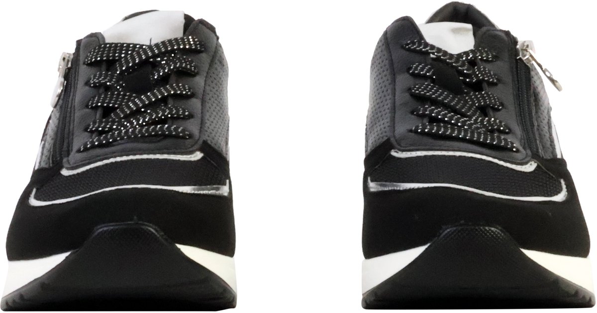 Sneakers met veters