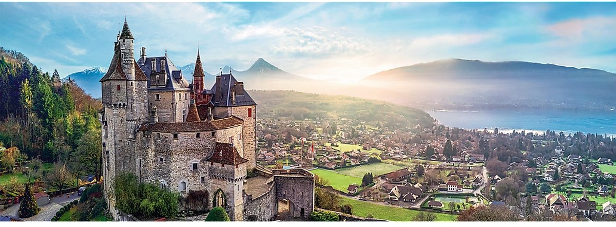 Trefl puzzel - Panorama kasteel Menthon Frankrijk - 1000 stukjes.