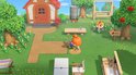 Cartoonpersonage en eekhoorn in een tuin met een huisje.