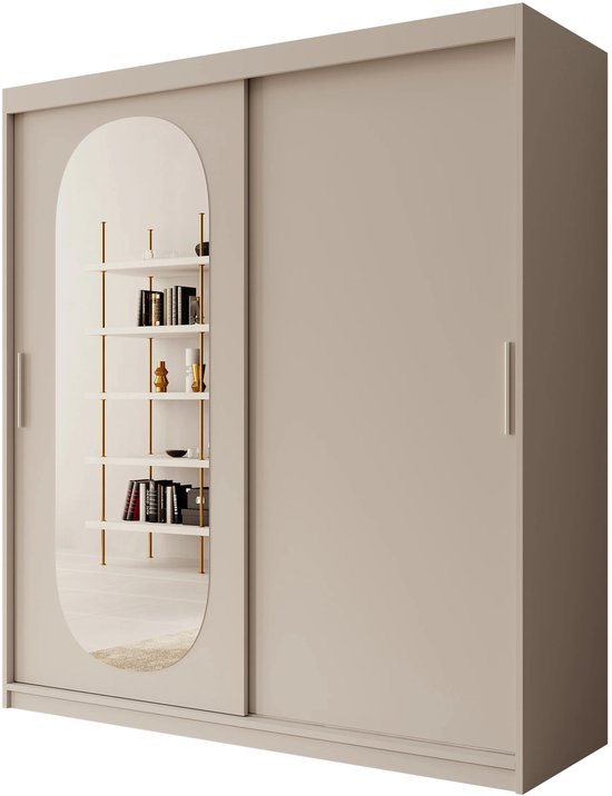 Beige kledingkast met schuifdeuren, waarvan één deur een ovale spiegel heeft met zicht op boeken.