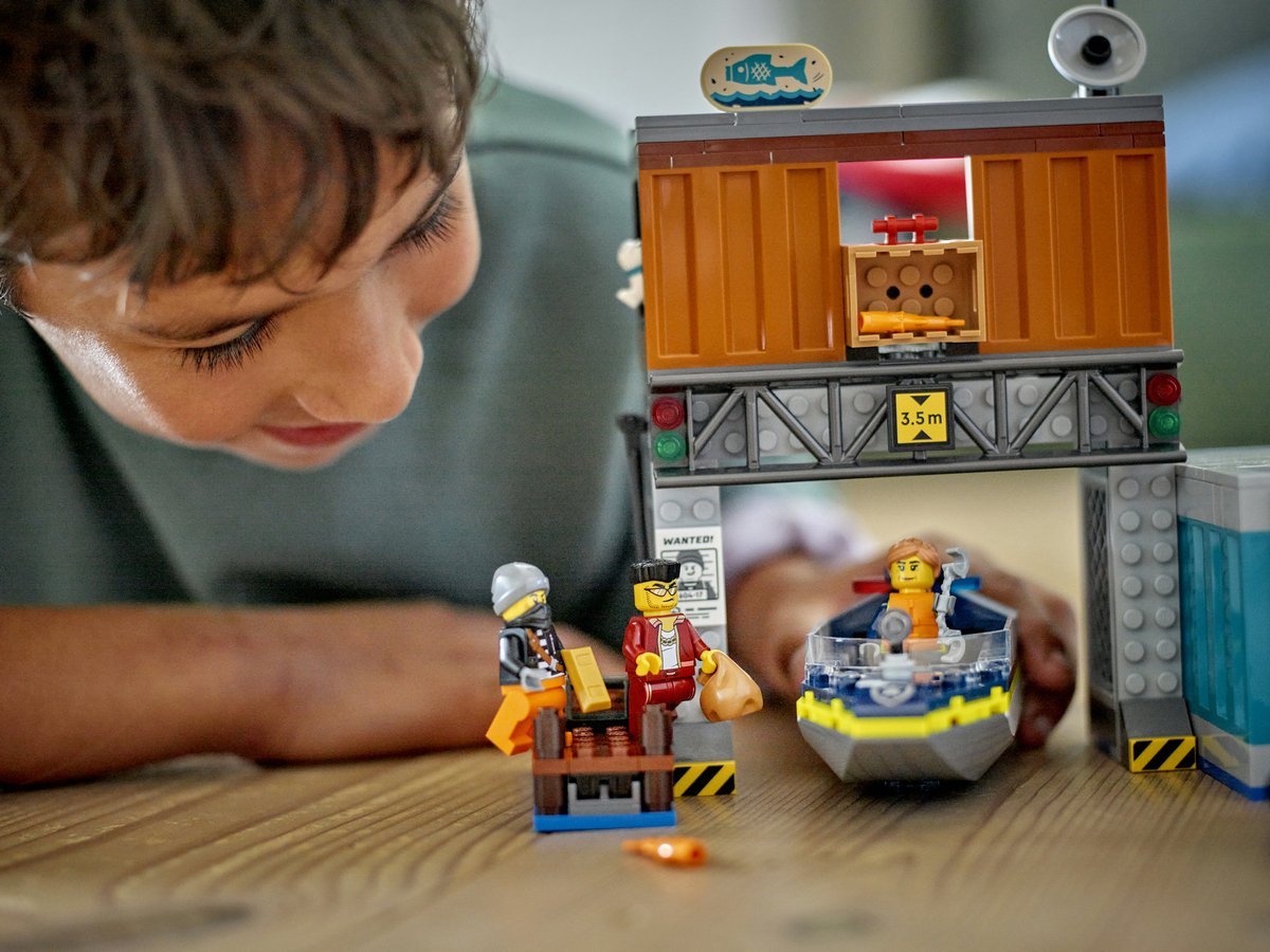 LEGO 60417 City - Politiespeedboot en boevenschuilplaats — afbeelding 3
